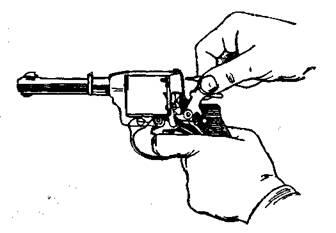 Рис 3 Разборка револьвера Наган Барабан и левая щечка рукоятки сняты Всего - фото 3