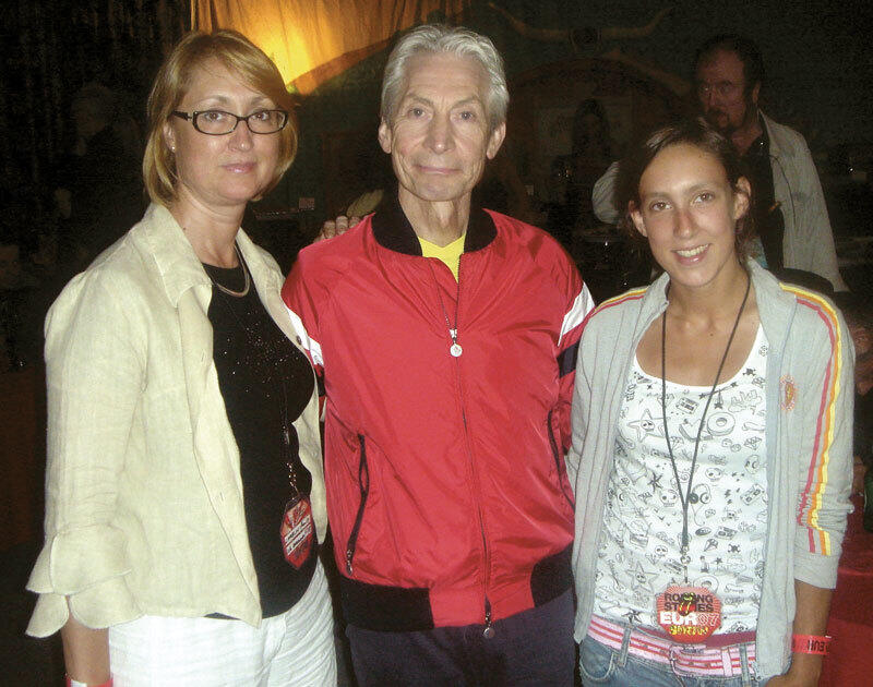 Чарли в компании Кармен и Софии на заднем плане Алан Данн Барселона 2007 - фото 119