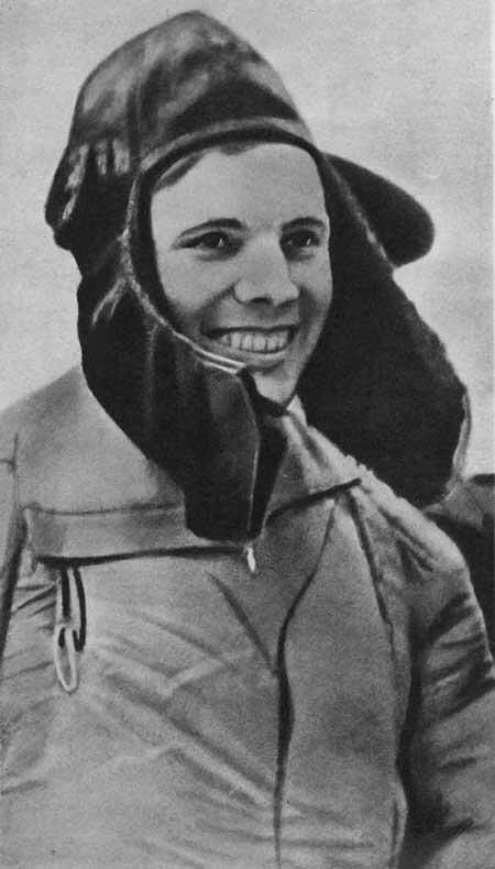 Жизнь Гагарина неразрывно связана с авиацией Он стал летчиком по зову сердца - фото 10