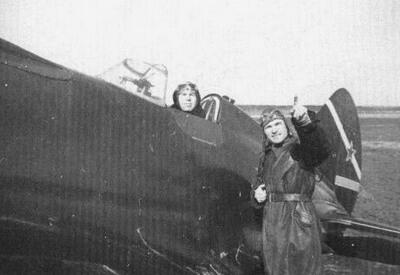 Пилоты 13й отдельной истребительной эскадрильи ВВС КБФ лето 1940 г - фото 3