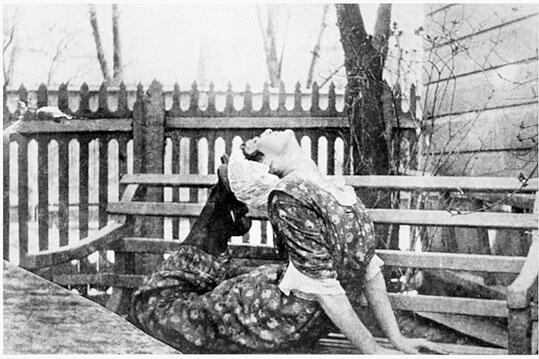 Анна Ахматова Царское Село 1916 Анна Ахматова на балконе у Кардовских - фото 9