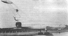 Радиоприцел Аргон на вершине киля и кормовая стрелковая установка самолета - фото 2