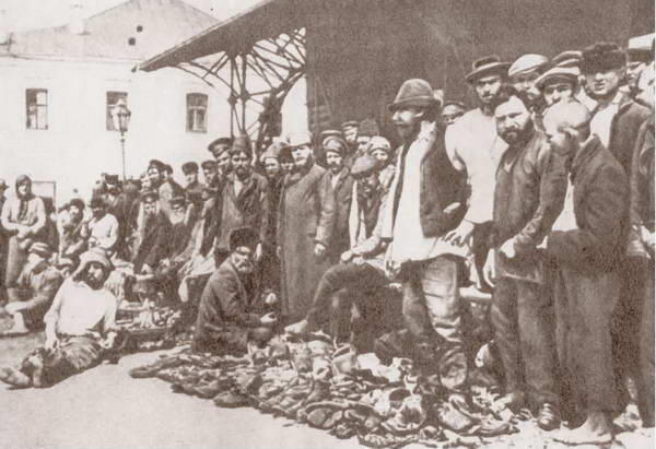 Сапожный ряд на Хитровом рынке 1900е гг Биржа труда на Хитровом рынке - фото 13