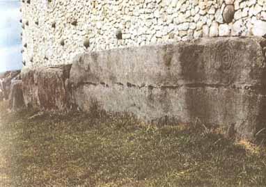 Эти мощные монолиты также были частью стен погребального комплекса Всего - фото 4