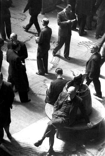 АнриКартье Брессон Лондонская фондовая биржа 1955 В моей биографии это был - фото 6