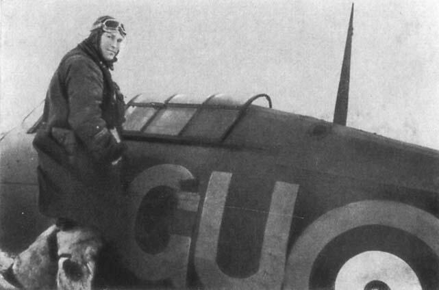 Капитан Б Сафонов с английскими летчиками Э Миллером и Г Хоу награжденными - фото 45