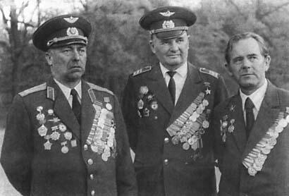 Дважды Герой Советского Союза майор Л Беда 1945 г Генераллейтенант Л И - фото 52
