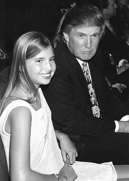 Дональд Трамп с дочерью Иванкой 1995 год В пятницу к нам присоединились - фото 52