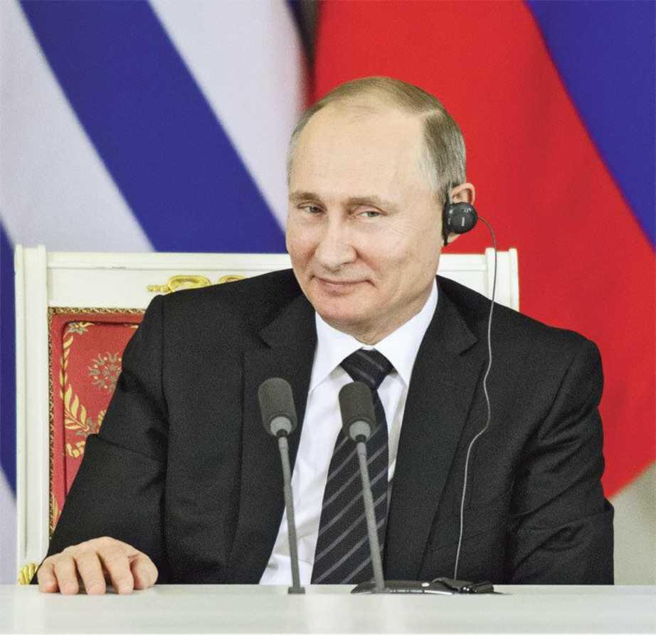 В начале встреч у Владимира Путина прежде всего работают руки В середине - фото 24
