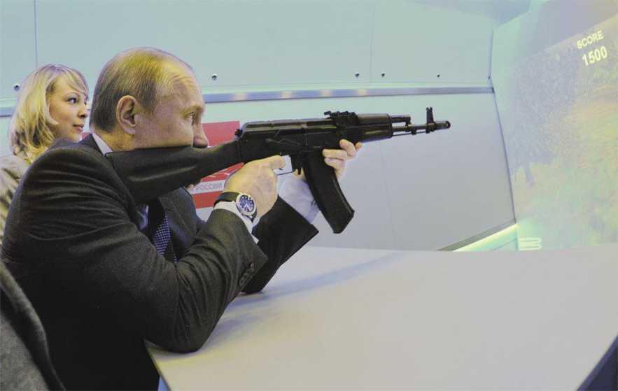 Владимир Путин нечасто берет в руки оружие Однако берет После Прямой линии - фото 44
