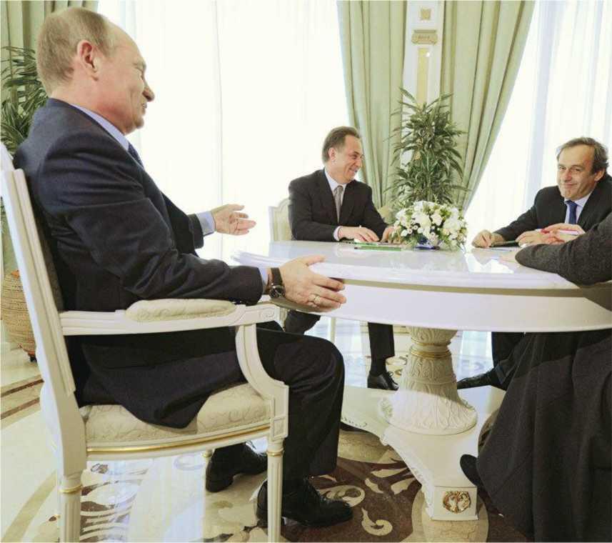Президент УЕФА Мишель Платини и министр спорта России Виталий Мутко в какойто - фото 47
