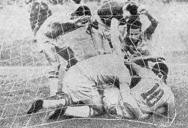 Швеция чемпионат мира 1958 года Только что Пеле забил гол в ворота сборной - фото 14