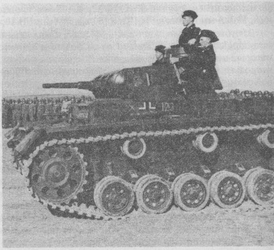 Средний танк PzIII AusfE 31го танкового полка 5й танковой дивизии Балканы - фото 11