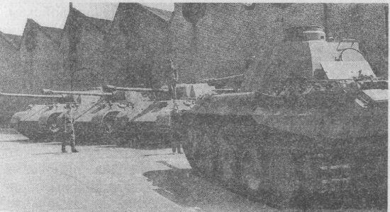 Новенькие пантеры во дворе фирмы MAN Май 1943 года В отличие от советских - фото 14