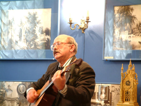 Валерий Баталов выступает в ИсторикоХудожественном музее г Мытищи О - фото 1