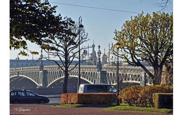 Вид на Троицкий мост со стороны Троицкой площади правый берег Невы Подойдём - фото 3