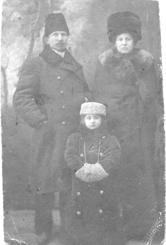 Платанович Федор Иванович и его супруга Мария Даниловна Платанович и их дочь - фото 3