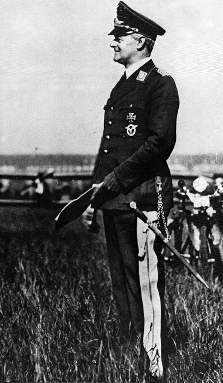 Генерал Вальтер Вефер Та же участь едва не постигла детище Эрнста Хейнкеля - фото 4