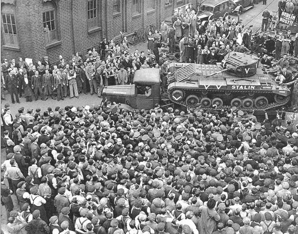 Митинг на фирме Birminghem Railway Carriage 28 сентября 1941 г Первый танк - фото 2