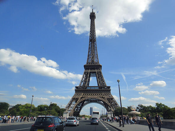 Встречает Париж И вот перелет в Париж ряд мелких неурядиц случившихся в - фото 1