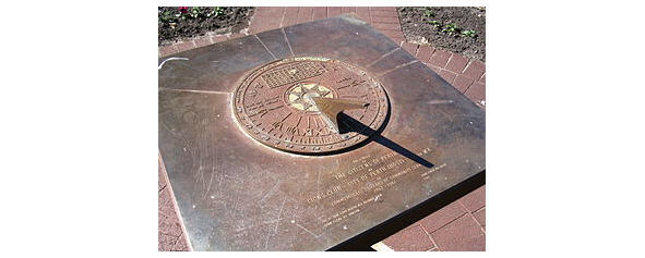 Илл 5 Горизонтальные солнечные часы в городе Перт Австралия Недостатком - фото 5