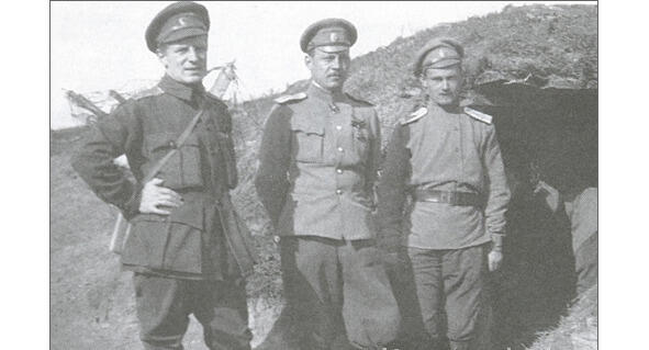 По средине ач штаба 5 ДКД полковник Балабин генералмайор Константин - фото 2