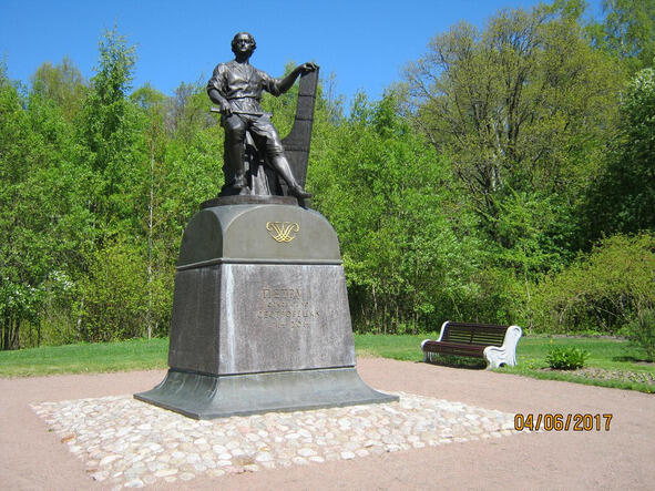 Памятник Петру I в парке Дальние Дубки Дубковский мыс вдали виден один из - фото 3