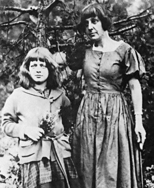 Марина Цветаева с дочерью Ариадной 1925 г Показательный процесс 1938 г И - фото 21