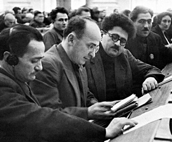Нестор Лакоба слева Лаврентий Берия Агасий Ханджян на партийной - фото 49