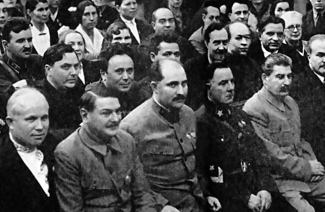 Пленум ЦК ВКПб 1936 г В первом ряду слева направо Н С Хрущев А А - фото 57