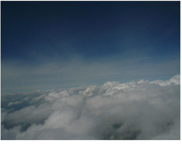 Пелена под самолётом Серебристая печать То Земля покрыта снегом Голубое - фото 2