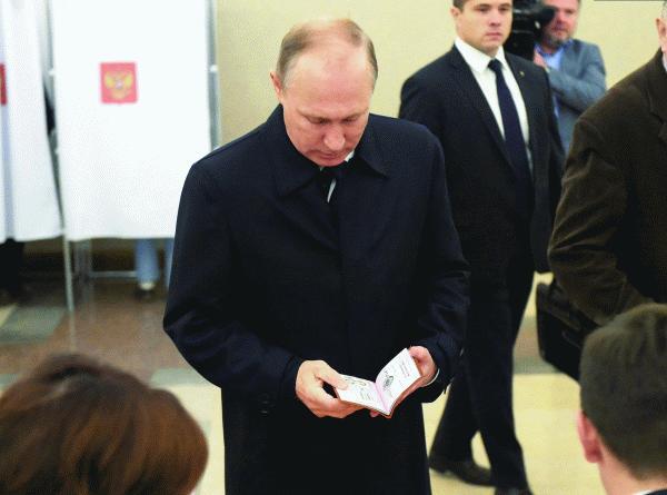 Голосует Владимир Путин Интересно за кого С гендиректором Первого канала - фото 27