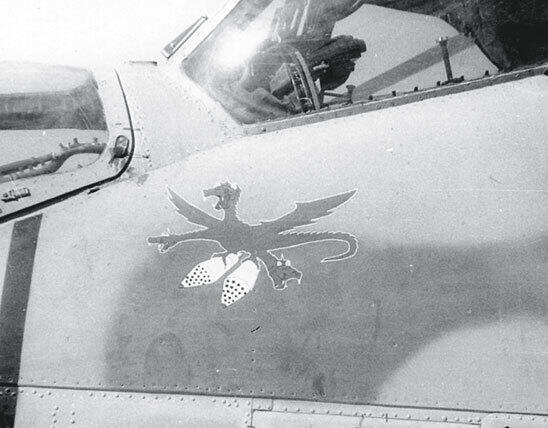Змей Горыныч на бортах другого Ми24В из состава 262й овэ Баграм осень 1988 - фото 33