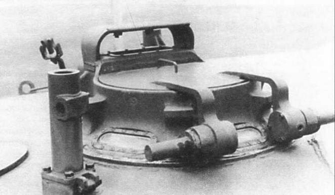 Командирская башенка танка М41 в центре Хорошо видны стеклоблоки для - фото 14