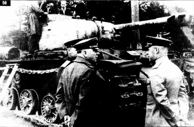 Опытный танк КВ152 оснащенный 152мм гаубицей С41 во время показа - фото 67