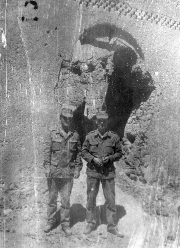 Со командиром роты С Пасичником Руха Панджшер 1987 год С командиром - фото 15