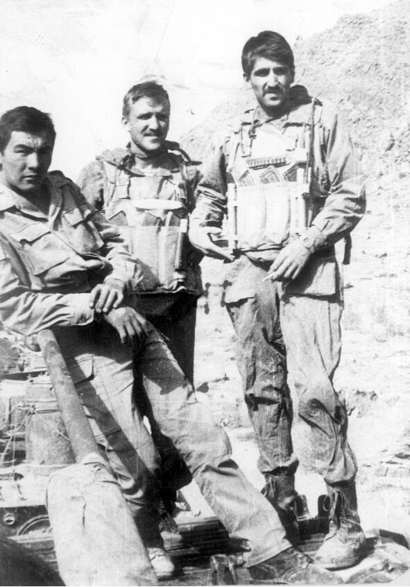 Офицеры нашего полка на боевых Кишлак Даштяк Руха Панджшер 1987 год - фото 18