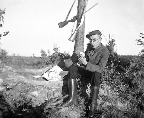 Мой отец На дереве моё ружьё и та самая фроловка 1950 г Однако не было у - фото 7
