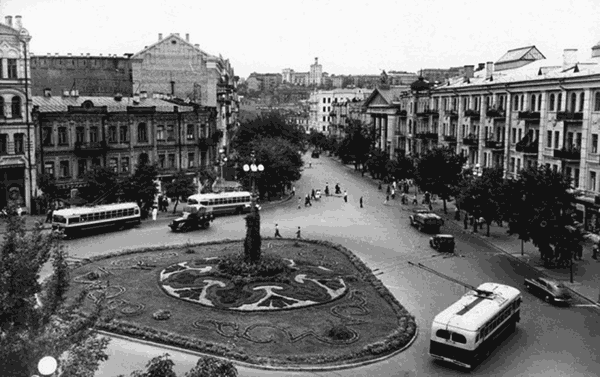 Площадь Льва Толстого 1950е годы ЦГКФФА Украины им Г С Пшеничного - фото 33