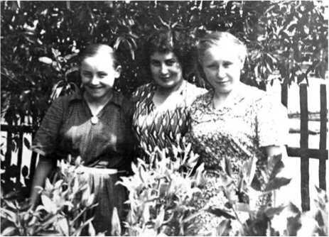 Сельские девушки д Милославичи Климовичского района Могилевской области 1955 - фото 8