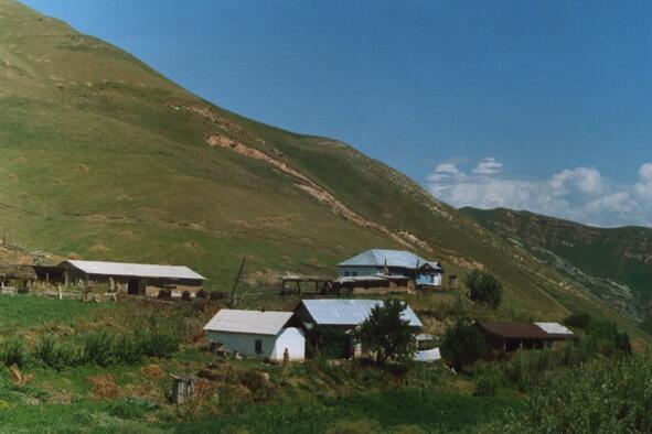 Горные деревни Юные жители Кыргызстана Я шёл около тридцати километров и - фото 3