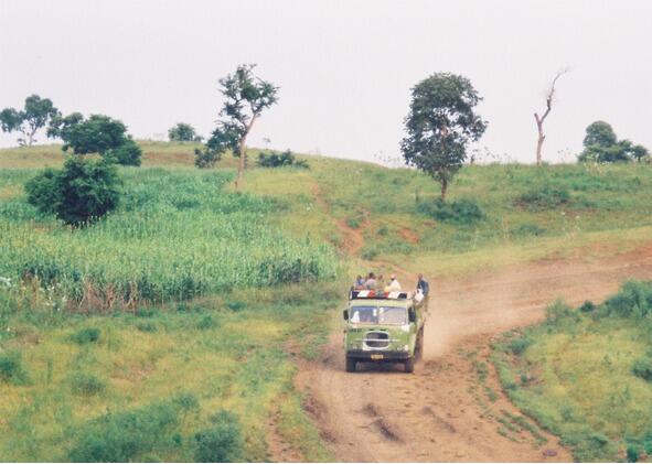 Эфиопская трасса Деревни попадались каждые десять километров и состояли всё из - фото 21