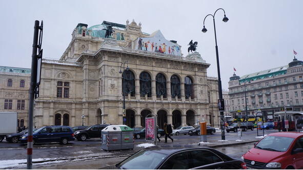 Венская опера По дороге мне встречается вывеска Тuy и почемуто я решил - фото 6