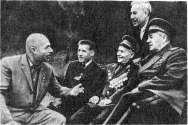 Встреча однополчан Героев Советского Союза Справа налево генералполковник - фото 27