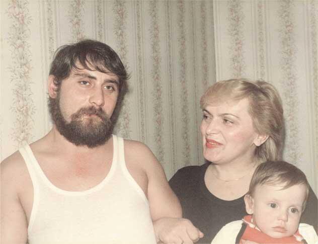 Март 1984 Осиек Хорватия С папой и мамой Мне чуть меньше года Моя - фото 1