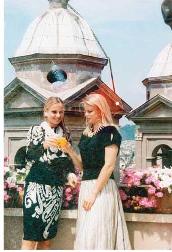 Май 2001 Рим Я и Ким Кляйстерс во время фотосессии для британского Hello - фото 26