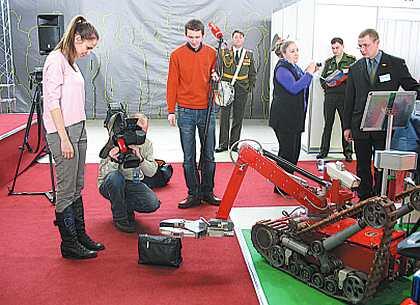Демонстрация возможностей робота МЧС который ведет инспекцию подозрительного - фото 7