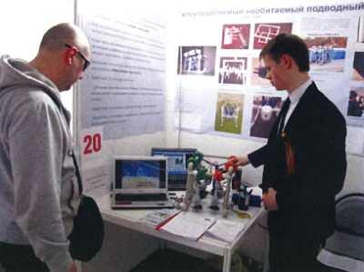Константин Уколовмладший объясняет конструкцию робота К2 Тушим пожар - фото 2