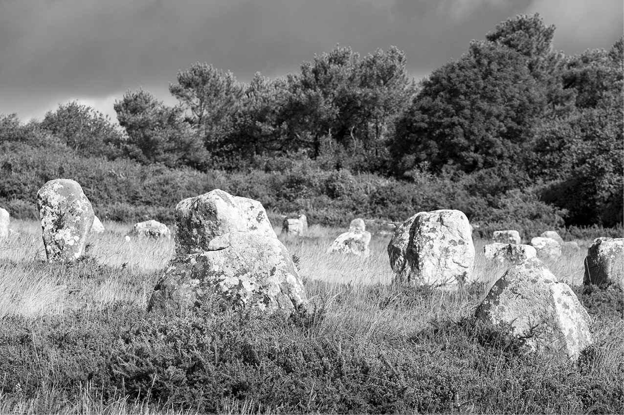 Каменные ряды ЛеМенек одно из самых известных сооружений из каменных глыб в - фото 1
