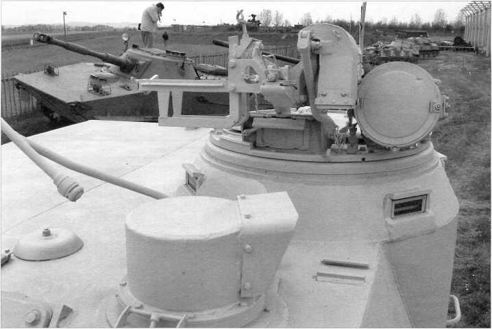 Вид на командирскую башенку и колпак перископического прицела ПГ4 Хорошо - фото 41